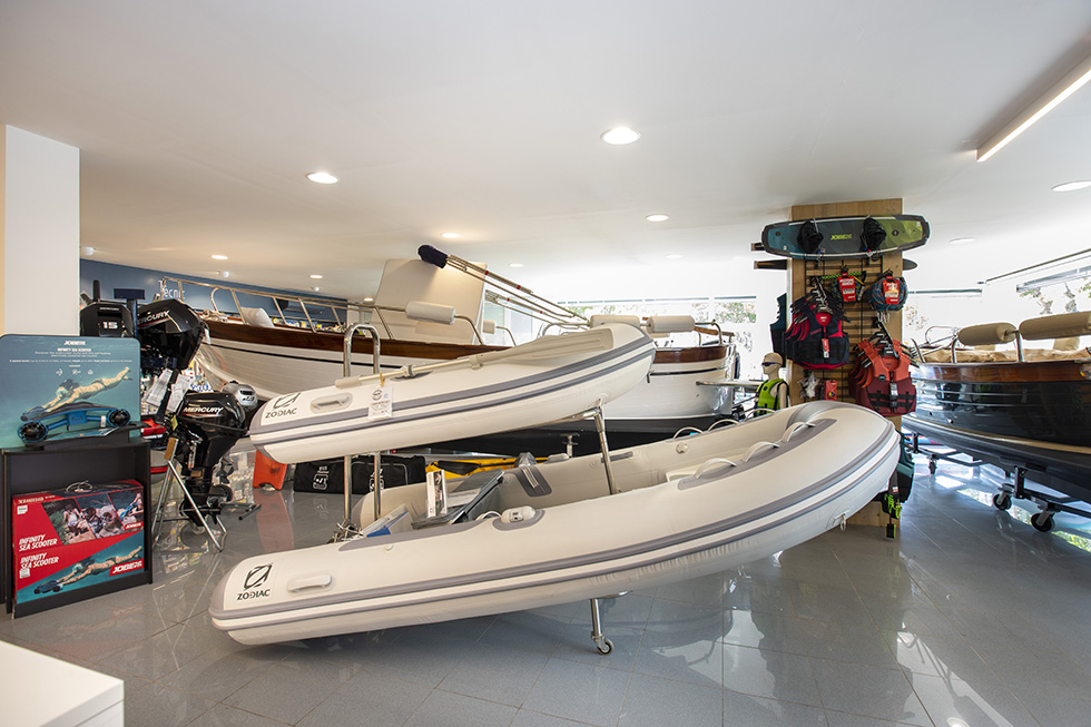 La venda d’embarcacions de l’empresa Motonàutica Manel a Cadaqués i els seus beneficis